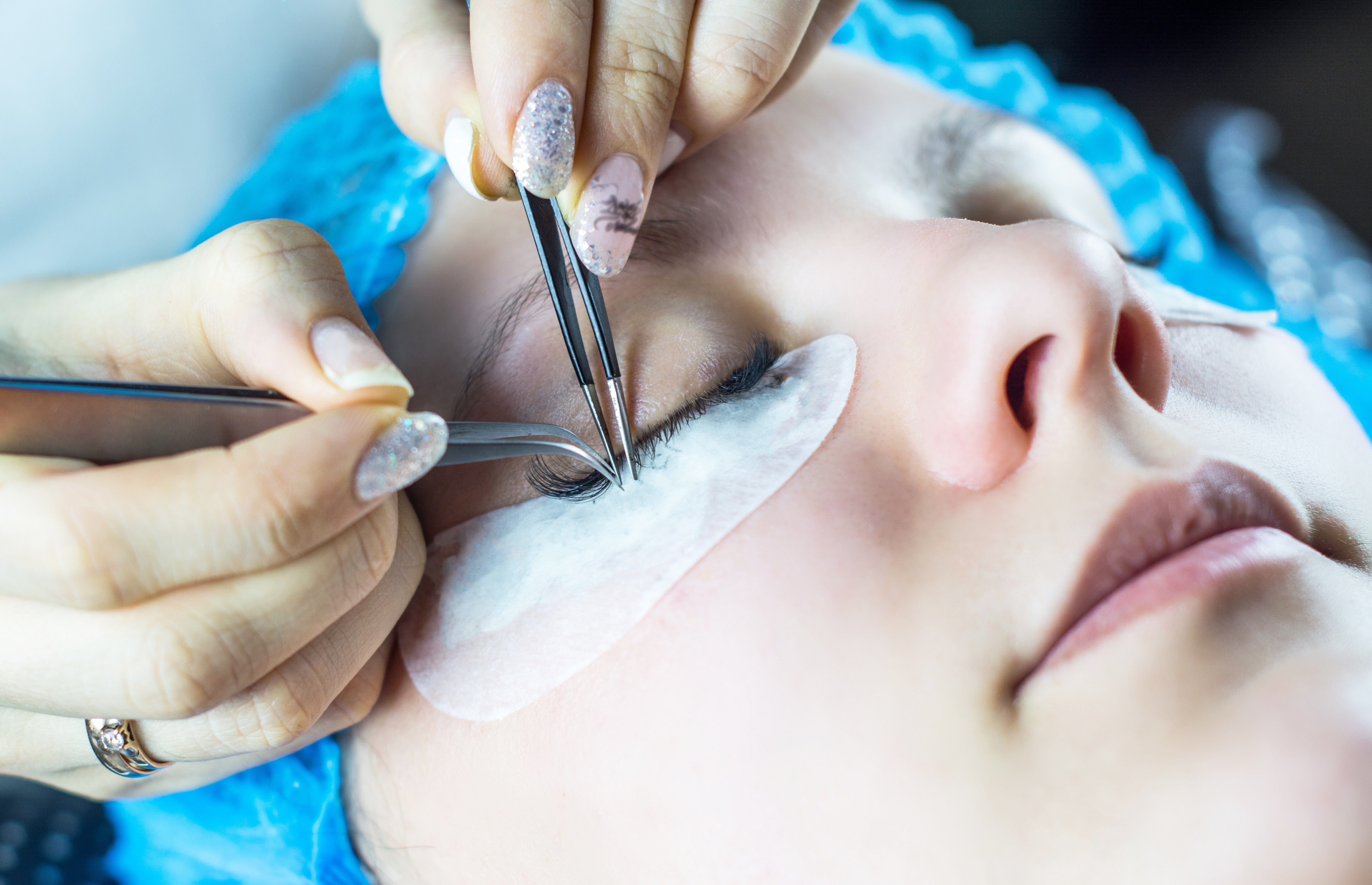 Tips for Applying Eyelash Extension Glue with Precision